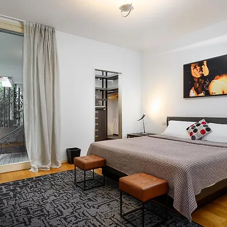 Business & Luxury - Monte16 * Milano